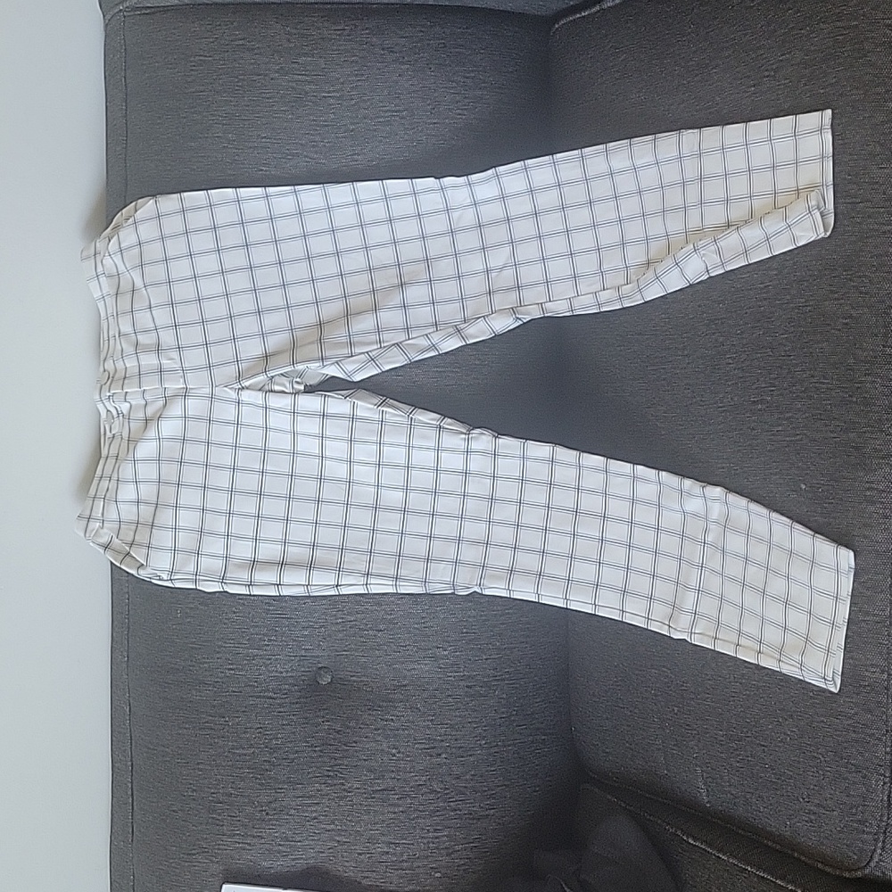 Comfortable classic dress pants with pockets